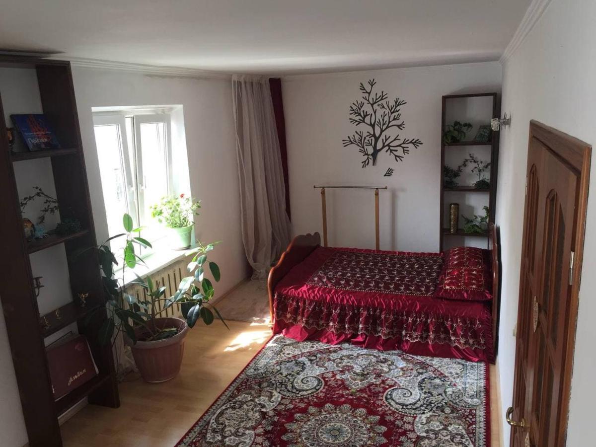 Guest House On Maksimova 9 알마티 외부 사진