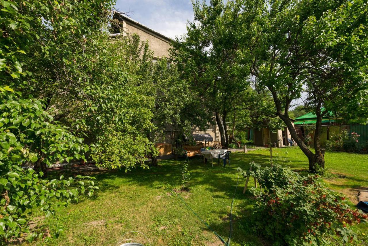 Guest House On Maksimova 9 알마티 외부 사진