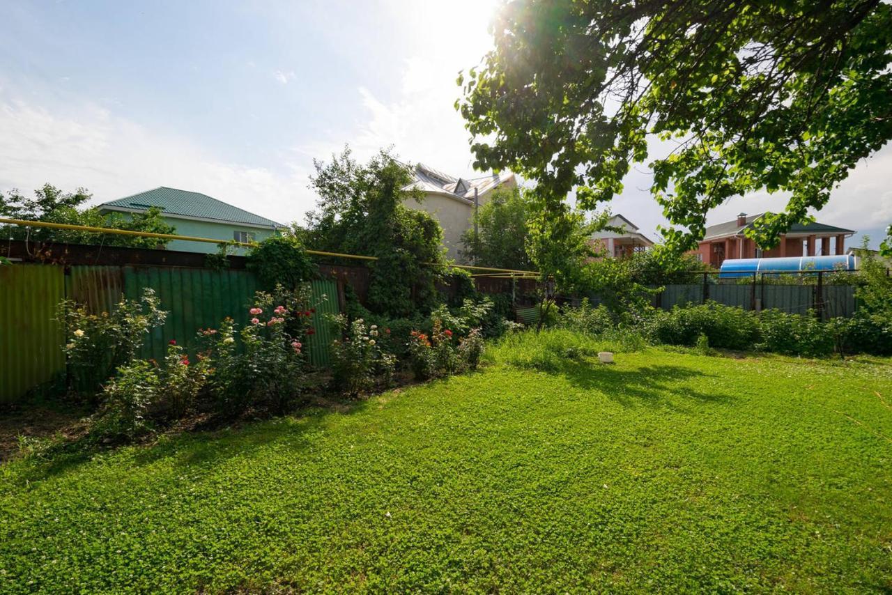 Guest House On Maksimova 9 알마티 외부 사진