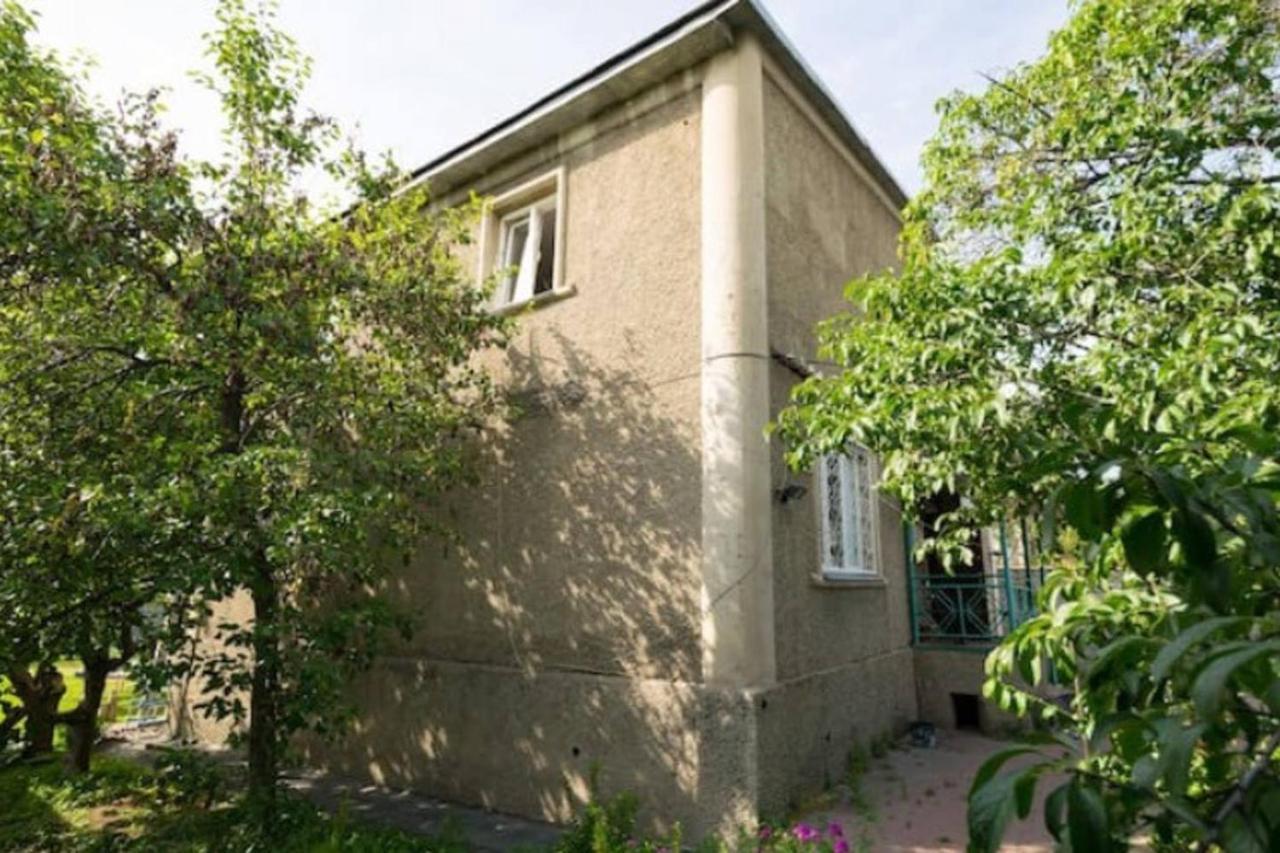 Guest House On Maksimova 9 알마티 외부 사진