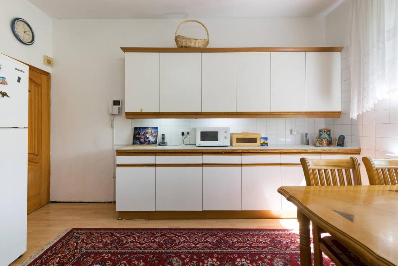 Guest House On Maksimova 9 알마티 외부 사진