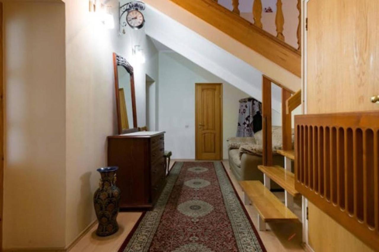 Guest House On Maksimova 9 알마티 외부 사진