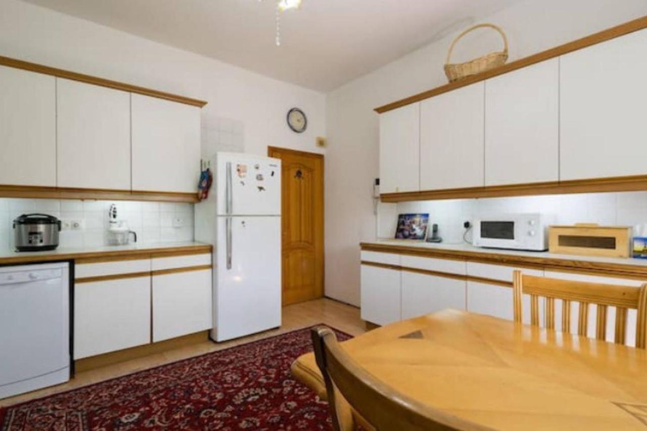 Guest House On Maksimova 9 알마티 외부 사진