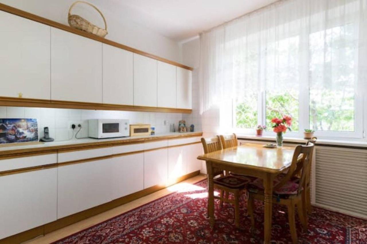 Guest House On Maksimova 9 알마티 외부 사진