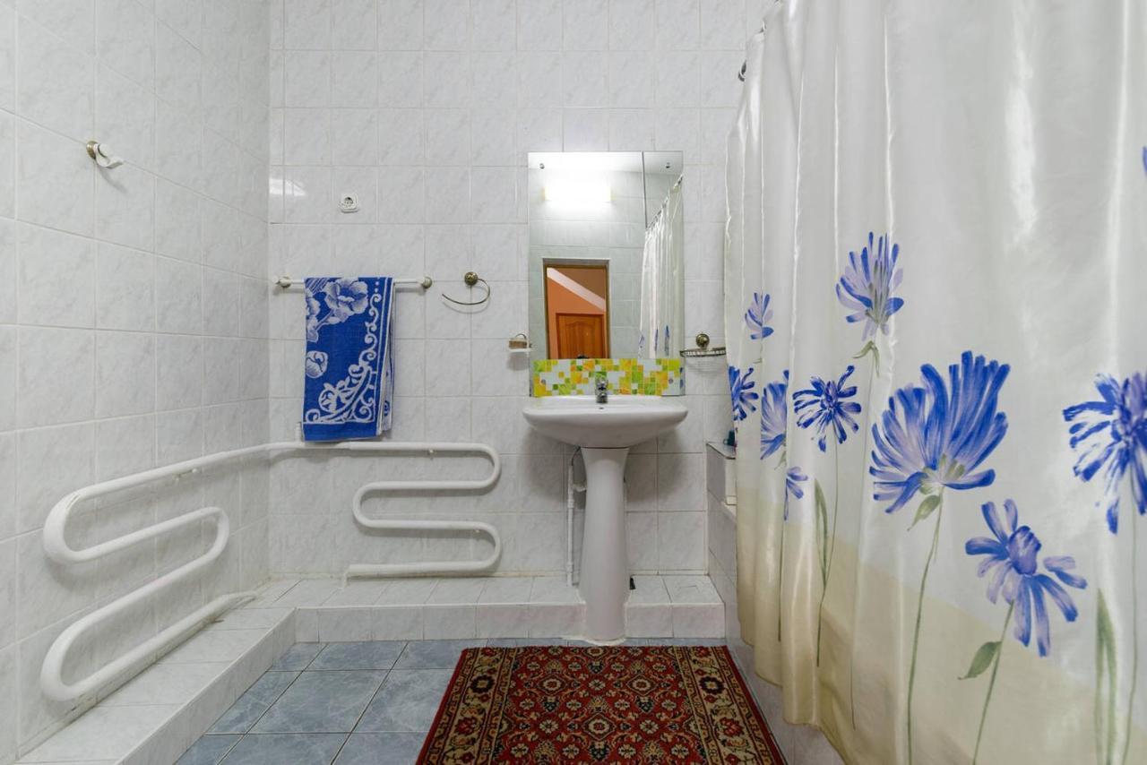 Guest House On Maksimova 9 알마티 외부 사진