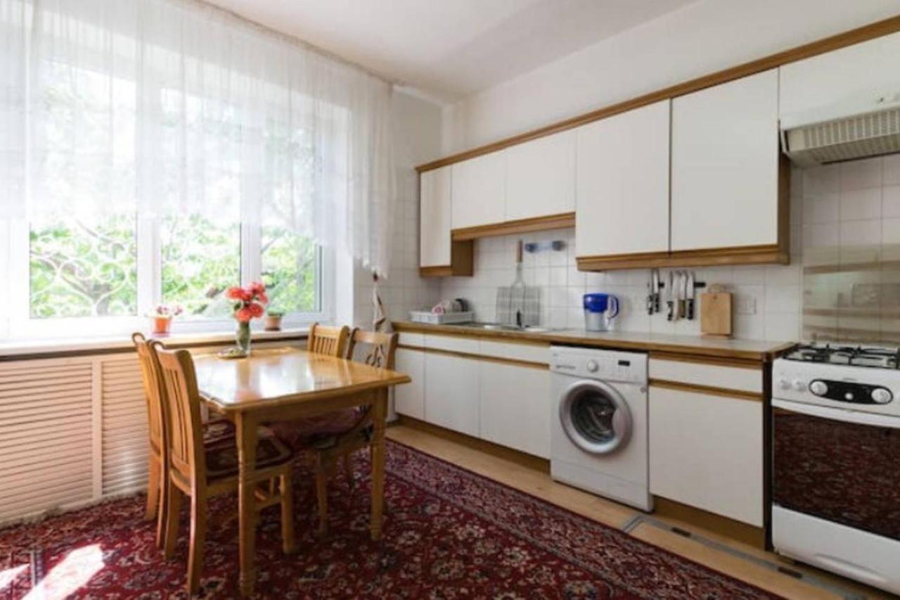 Guest House On Maksimova 9 알마티 외부 사진