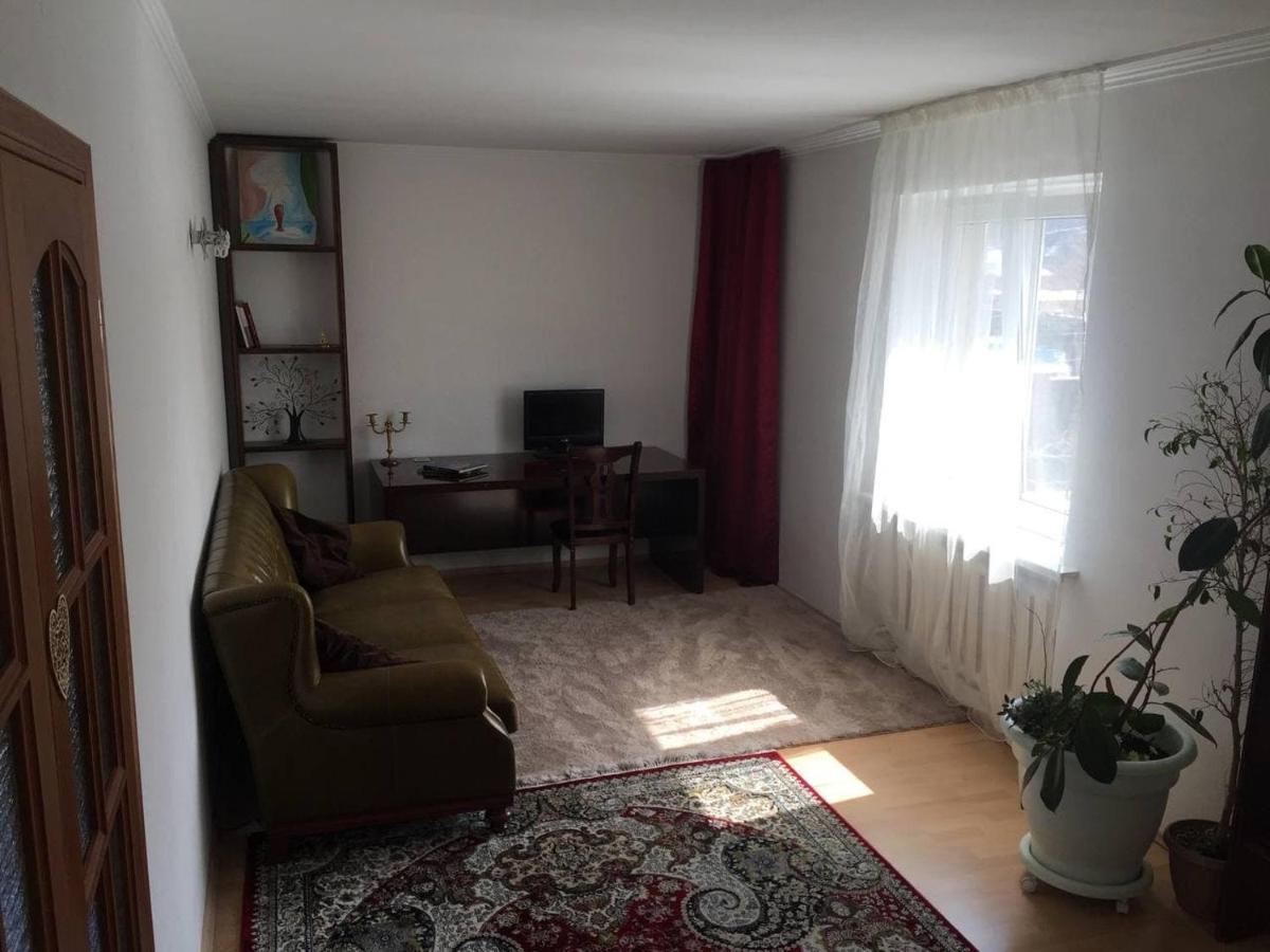 Guest House On Maksimova 9 알마티 외부 사진