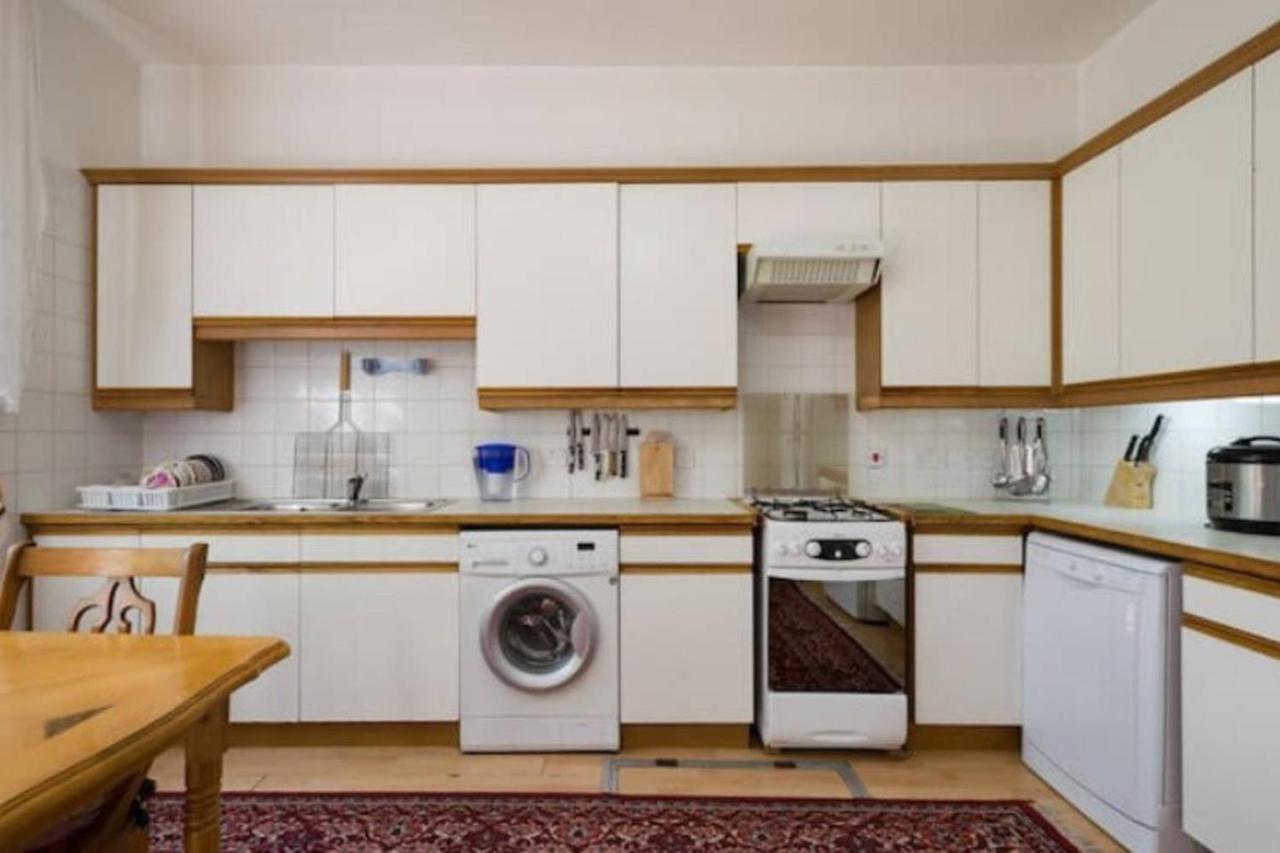 Guest House On Maksimova 9 알마티 외부 사진