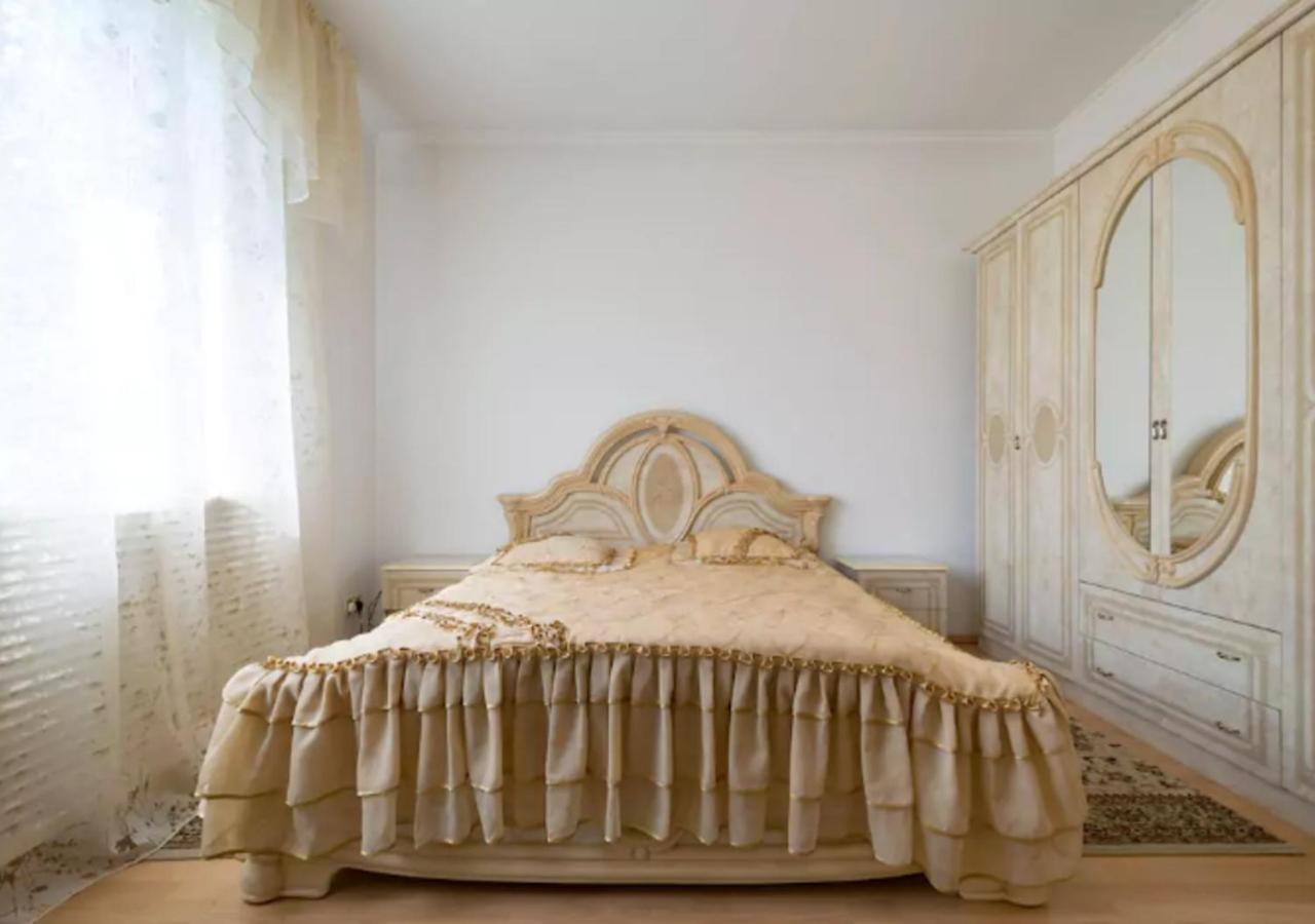 Guest House On Maksimova 9 알마티 외부 사진